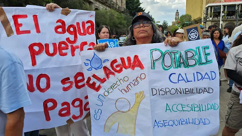 Manifestación agua contaminada y olorosa en Guadalajara 5